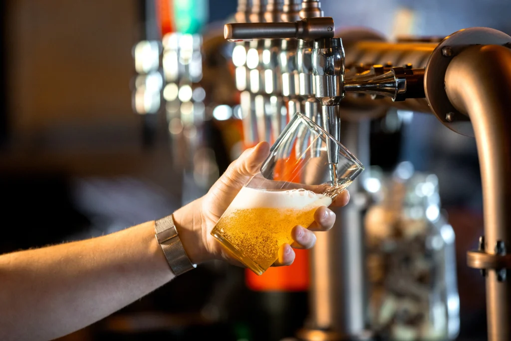 A worker pouring a pint & adhering to the ALPH qualification