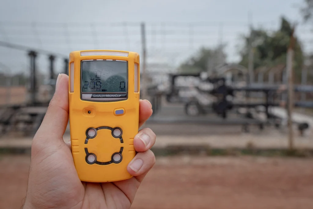 h2S gas meter checking for the presence of gas